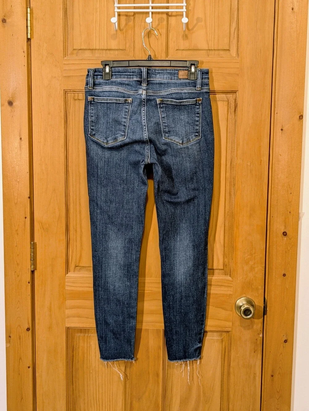 Judy Blue Skinny Fit Jeans Medium Wash Raw Hem Sz 5/28 JB82252MD Whiskers Denim